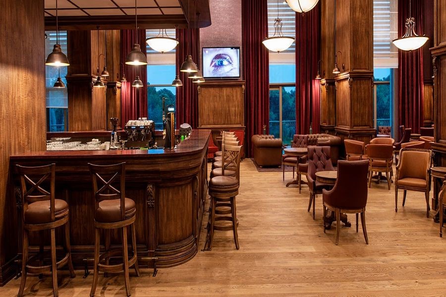 THE SHAMROCK IRISH BAR