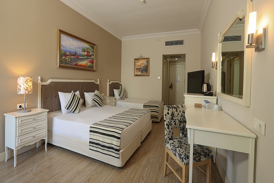 Crystal Tat Beach Golf Resort & Spa