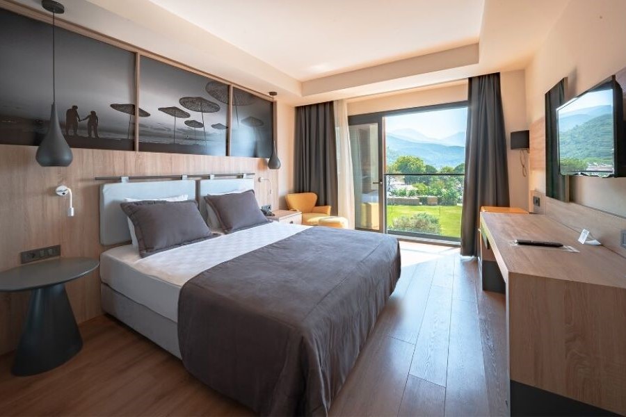 Maia Luxury Beach Hotel & Spa
