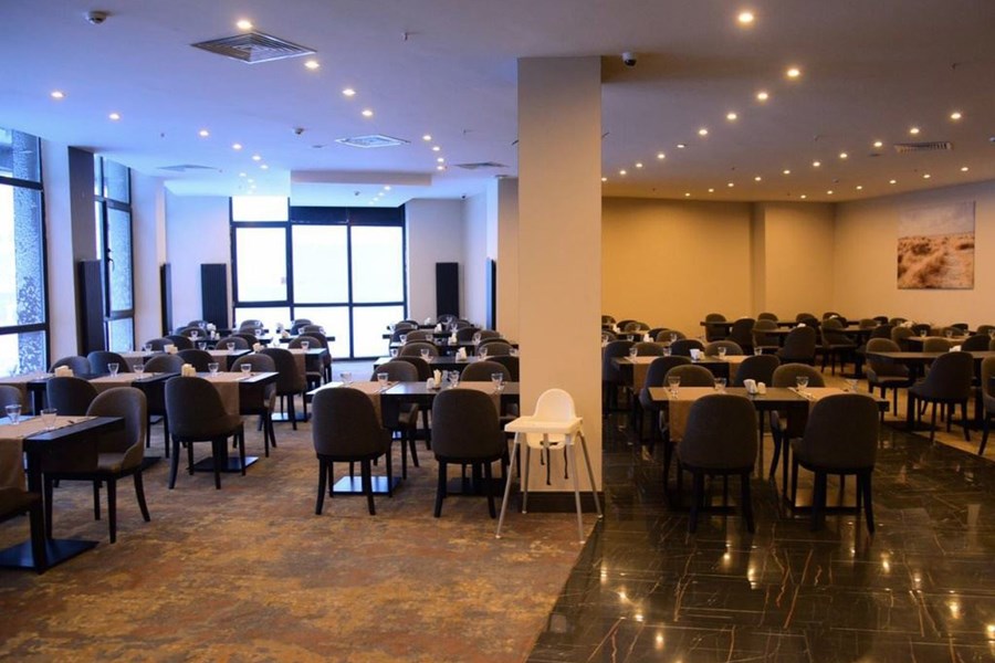 RESTAURANT & BAR