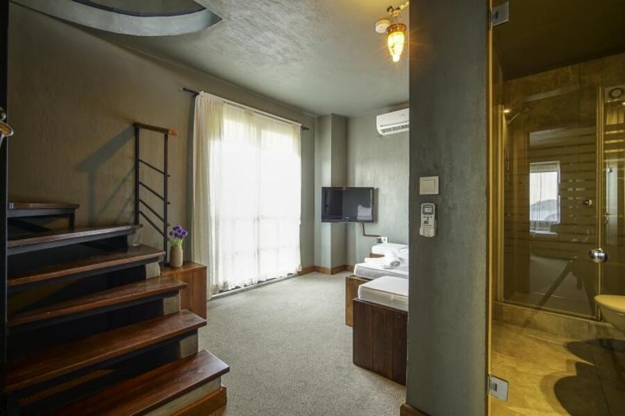 The Green Goose Hotel