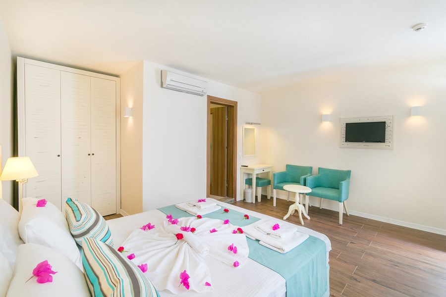 Big Poseidon Boutique Hotel & Yacht Club