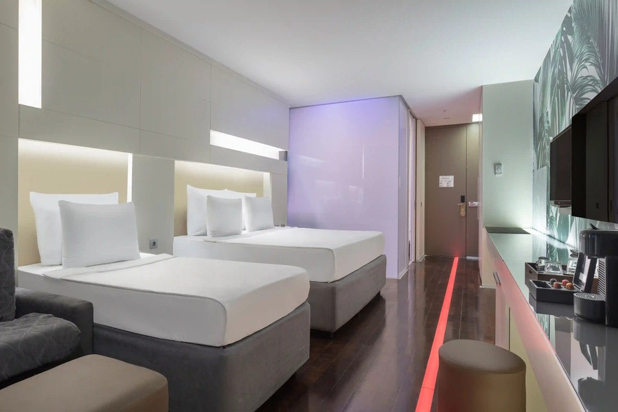 Nirvana Cosmopolitan