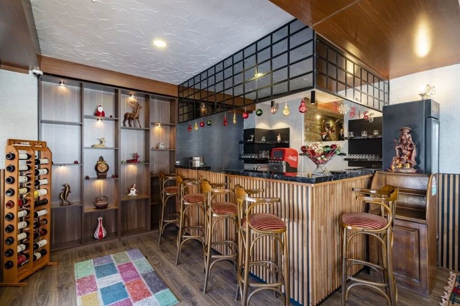 LOBBY BAR