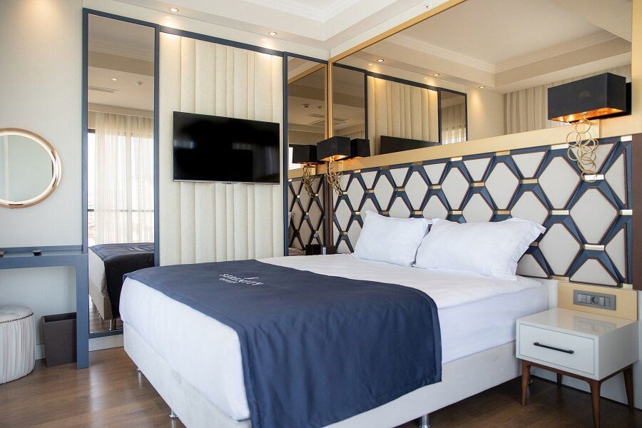 Serenity Queen Hotel