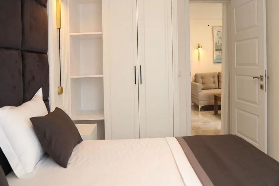 In Suit  Luxury  Hotel 