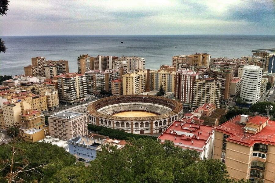 Malaga & Sevilla & Cordoba & Granada Özel Havayolları ile 4 Gece (LEI-LEI) FL001