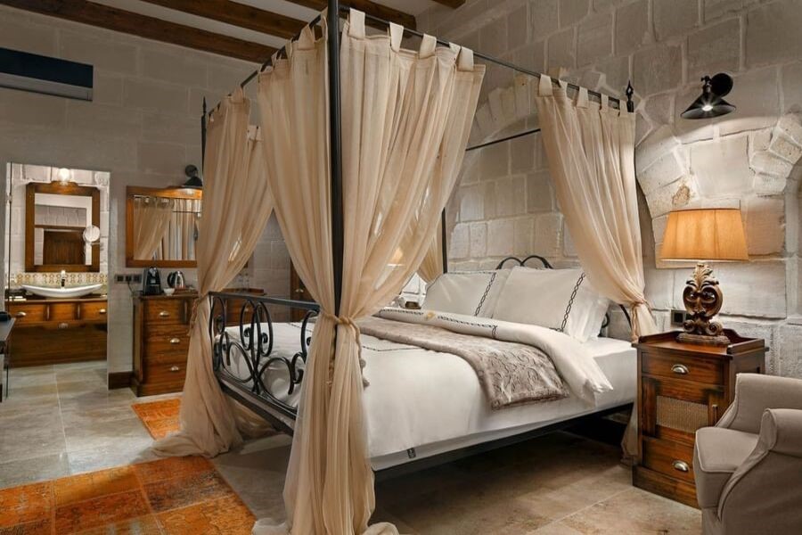 Seraphim Cave Hotel