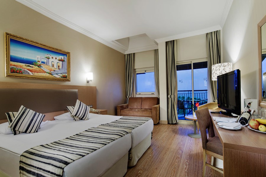 Crystal Tat Beach Golf Resort & Spa
