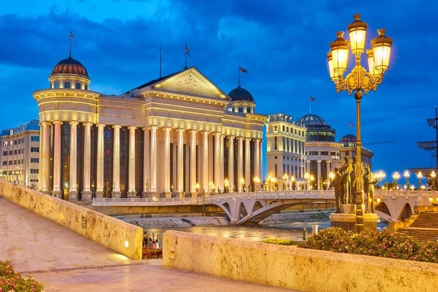 Kosovalı Büyük Balkanlar Turu Yılbaşı Özel THY ile Extra Turlar ve Akşam Yemekleri Dahil SKP-BEG