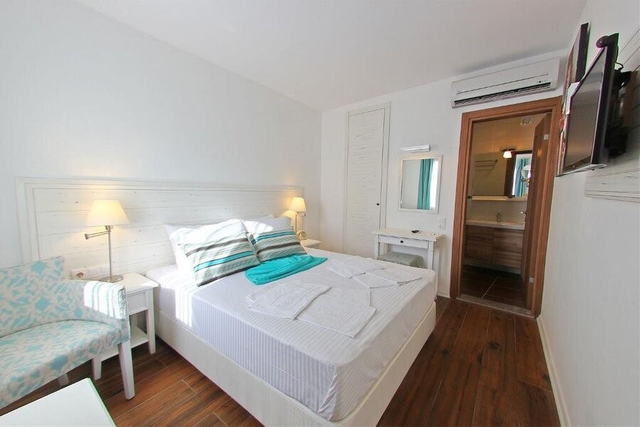 Big Poseidon Boutique Hotel & Yacht Club