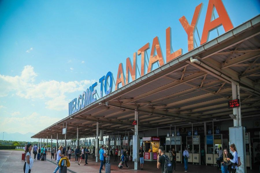 Turizmde yeni rekora koşan Antalya