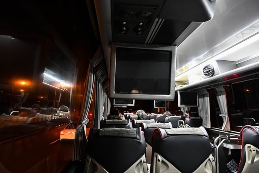 Gece Yolculuğunun Sessiz Konforu: Şehirlerarası Otobüslerde Deneyim ve İpuçları