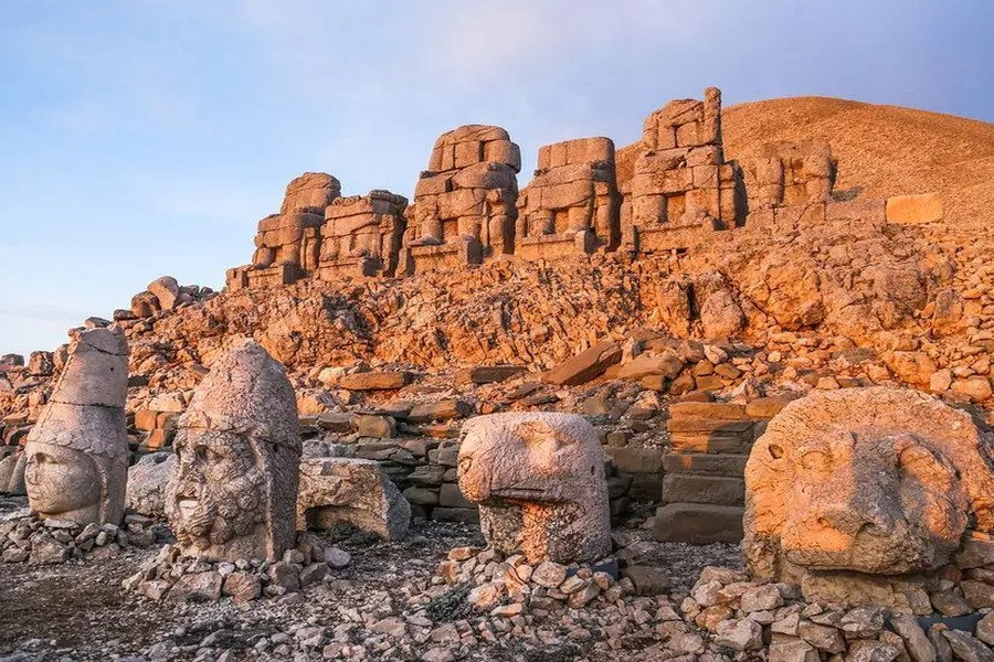 Nemrutun Gölgesinde Bir Açık Hava Müzesi Adıyaman