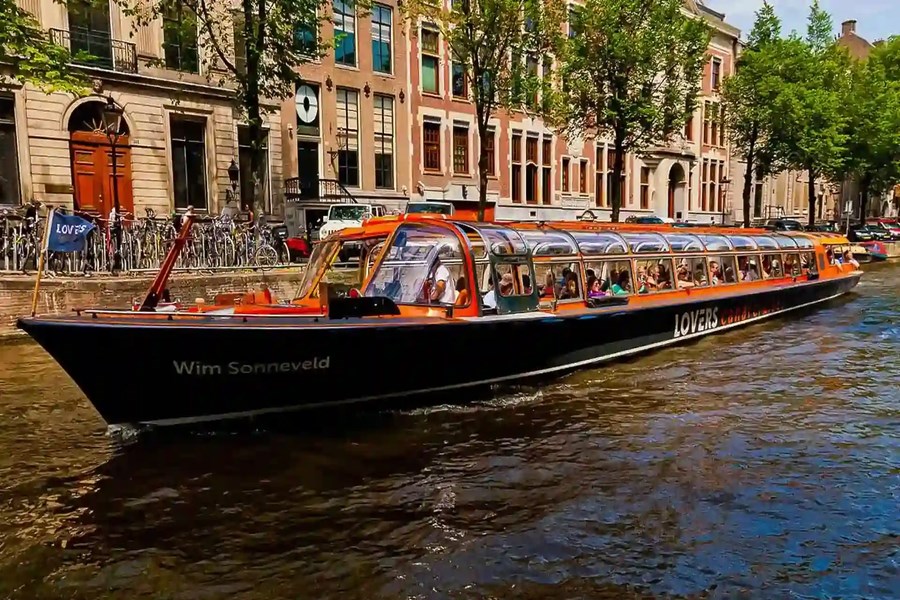  Hollanda, Kanallarda Sessiz Teknelerle Gece Turlarına Başladı