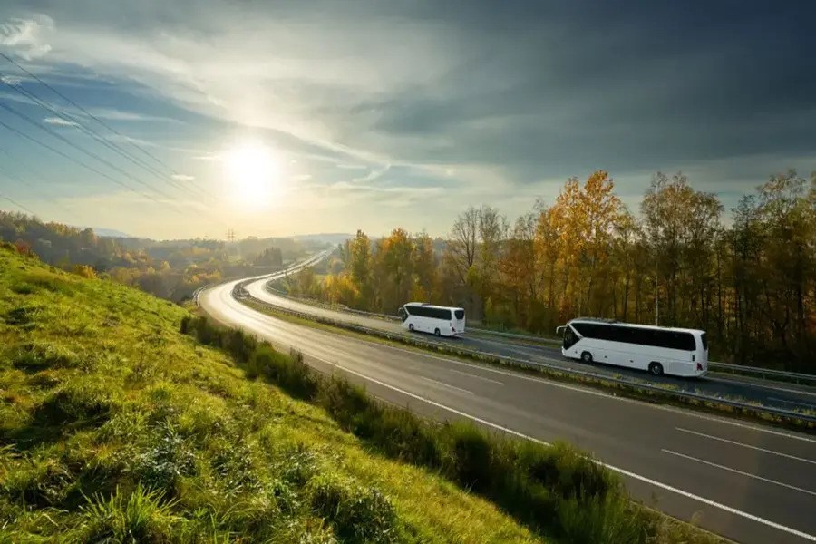 Uzun Yolda Otobüs Keyfi: Seyahat Asistanım ile Yolculuğunuzu Unutulmaz Kılın!