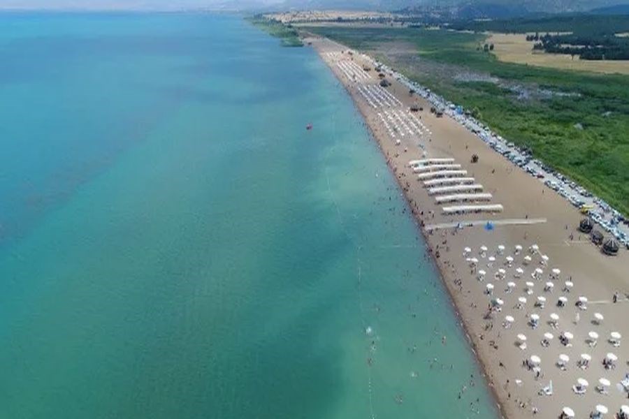Karapınar’ın Gözdesi Karaburun Plajı Yaza Merhaba Dedi
