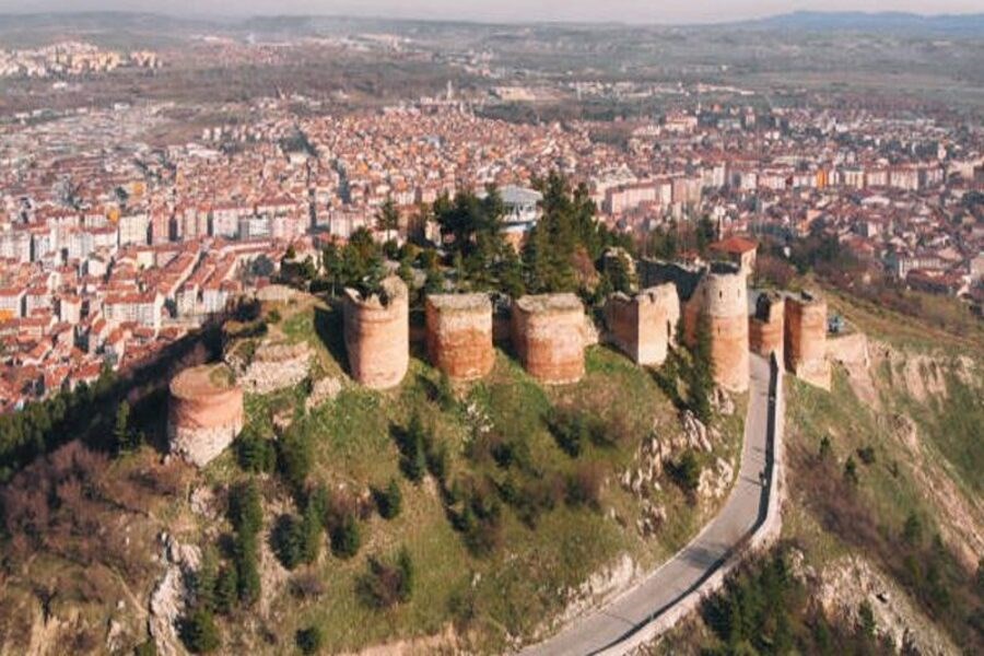 Kütahyanın Gezilecek Yerleri Tarihi ve Doğal Güzelliklerle Dolu Bir Keşif