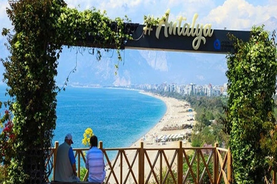 Dünyaca ünlü Konyaaltı sahili yaza hazır